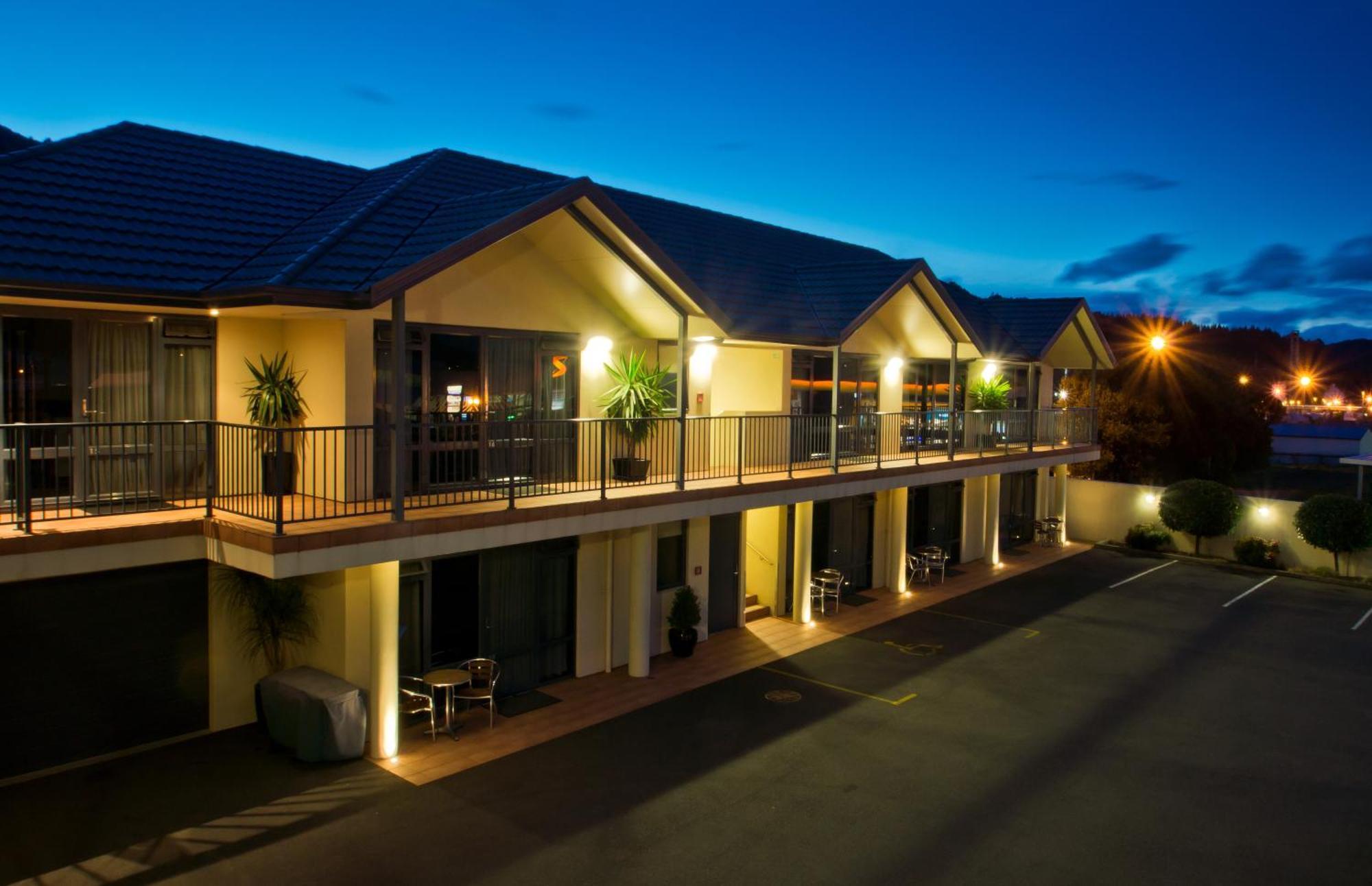 Broadway Motel Picton Exterior photo