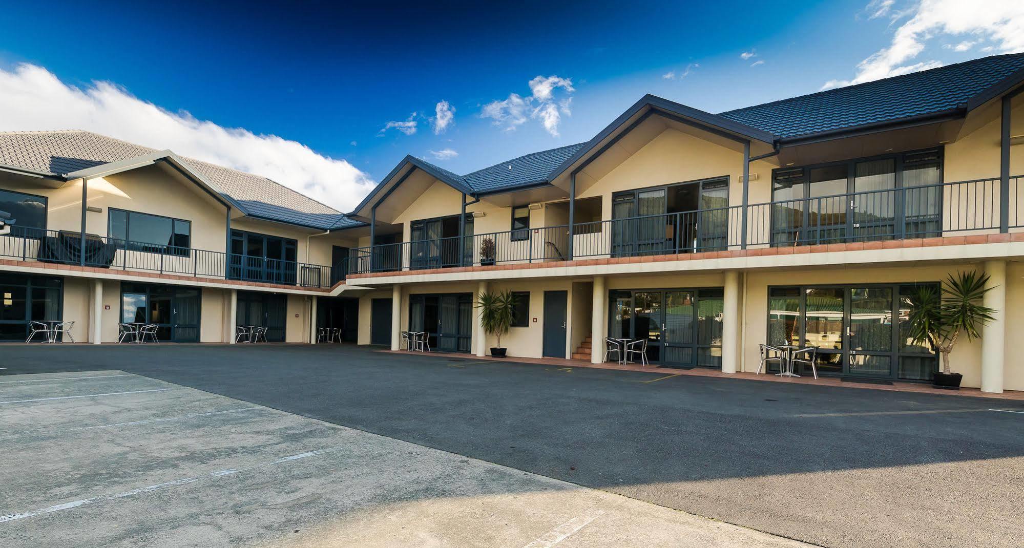 Broadway Motel Picton Exterior photo