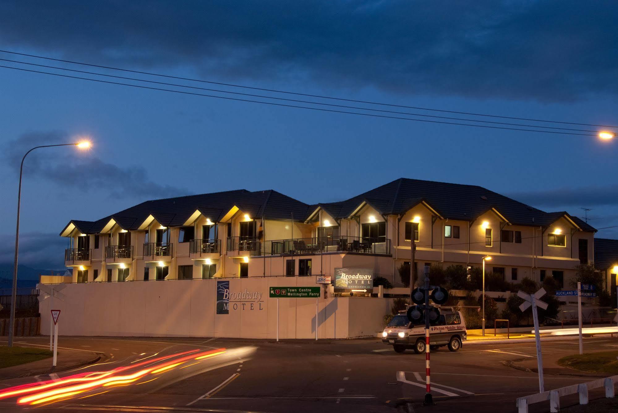 Broadway Motel Picton Exterior photo